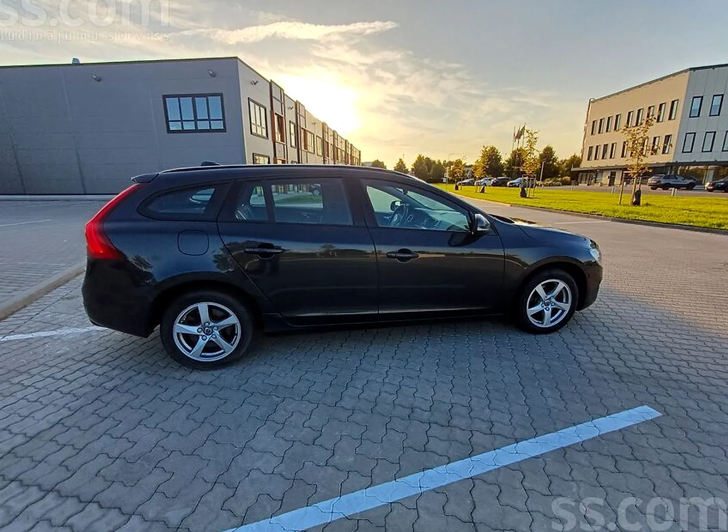 Volvo V60, 2015. gads