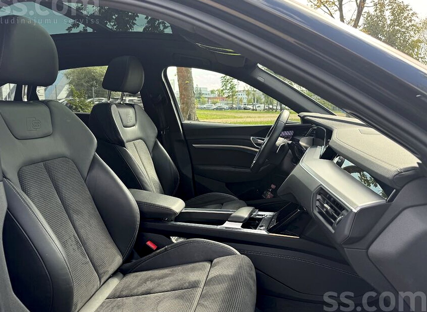 Audi E-tron — foto 6