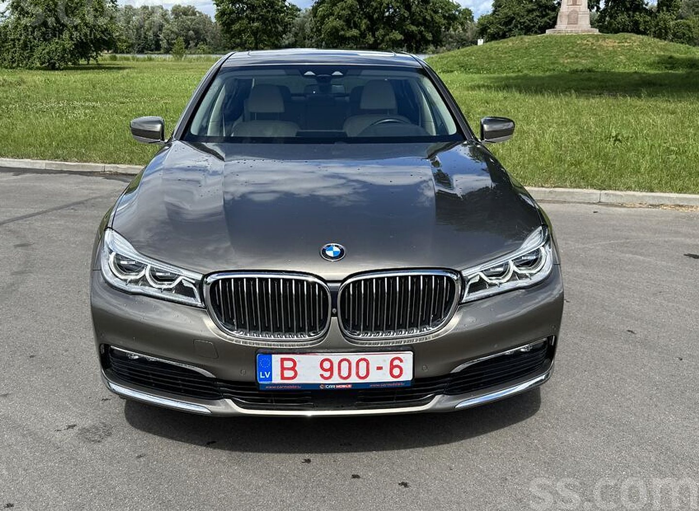BMW 750 — foto 2