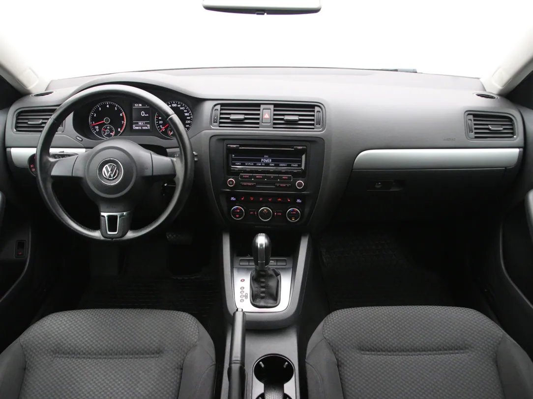 Volkswagen Jetta — foto 3