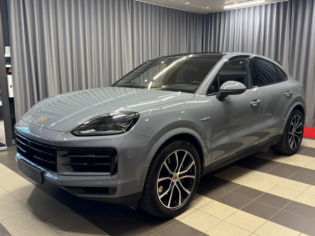 Porsche Cayenne E-Hybrid, 2023. gads