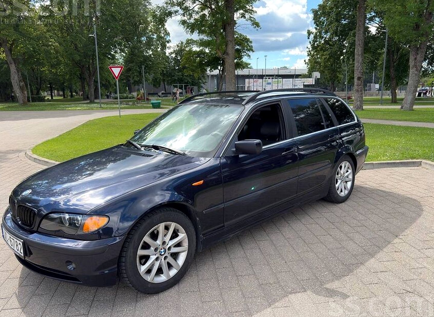 BMW 320 — foto 2