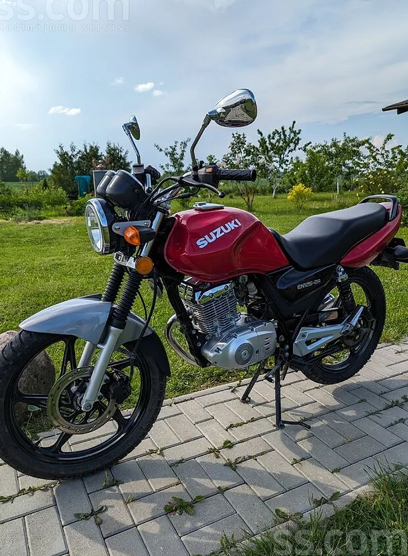 Suzuki En 125