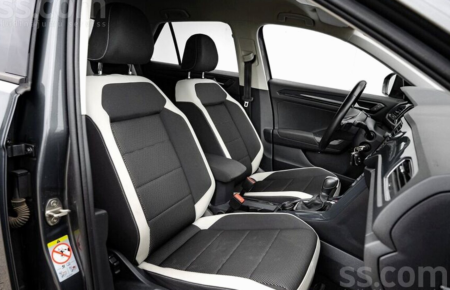 Volkswagen T-Roc — foto 6