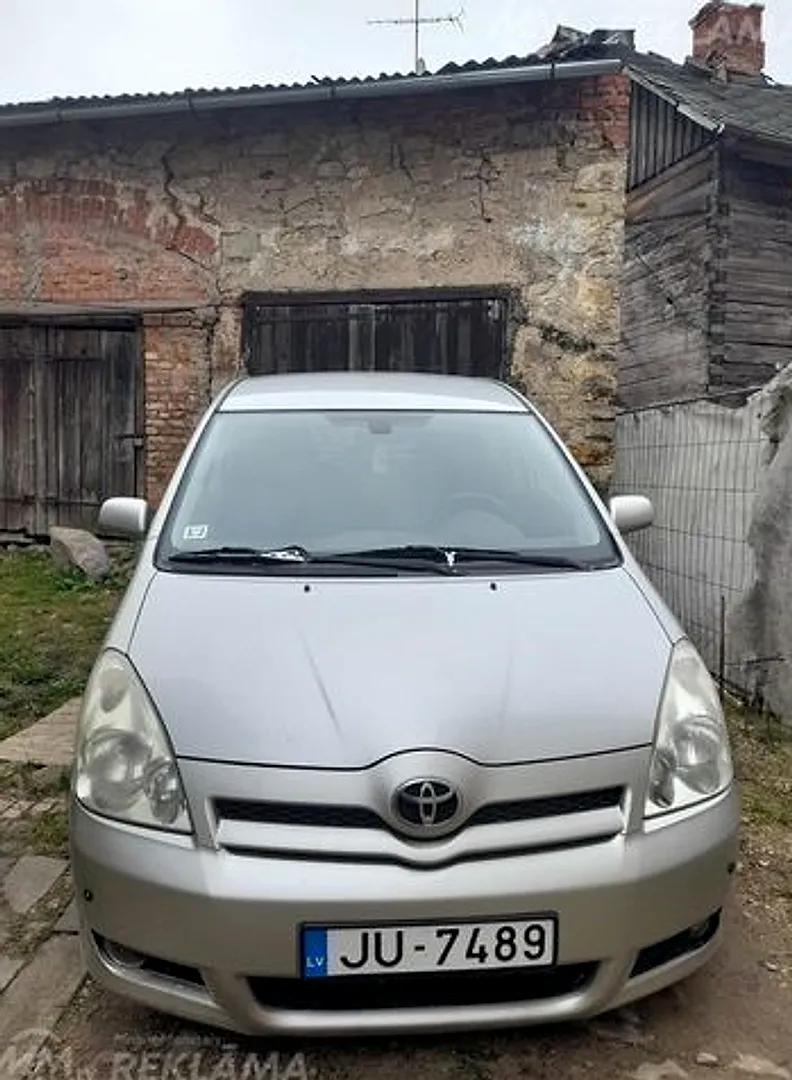 Toyota Verso, 2004. gads