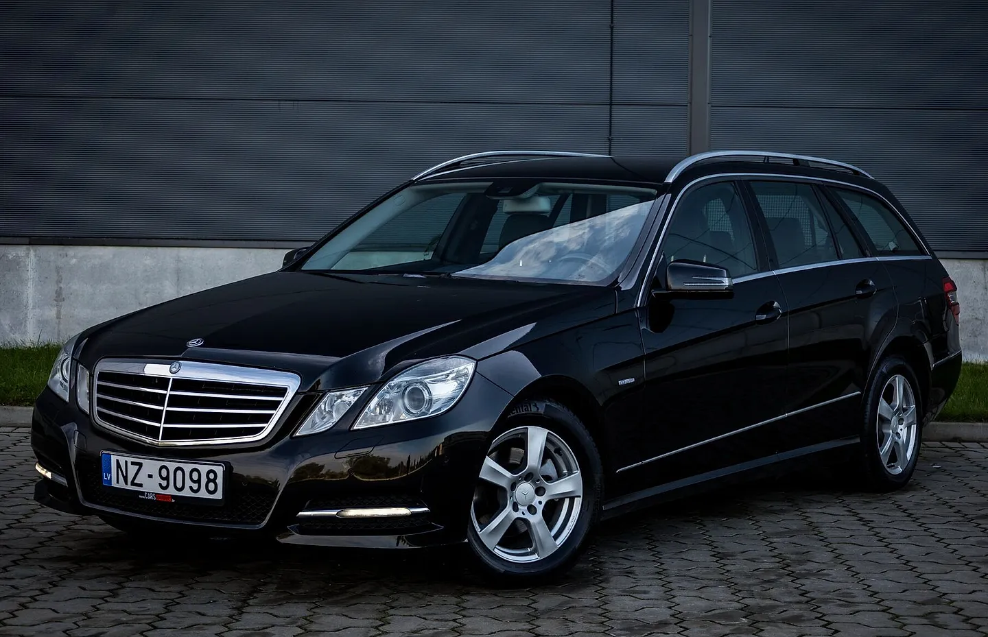 Mercedes-Benz Benz E 200, 2011. gads