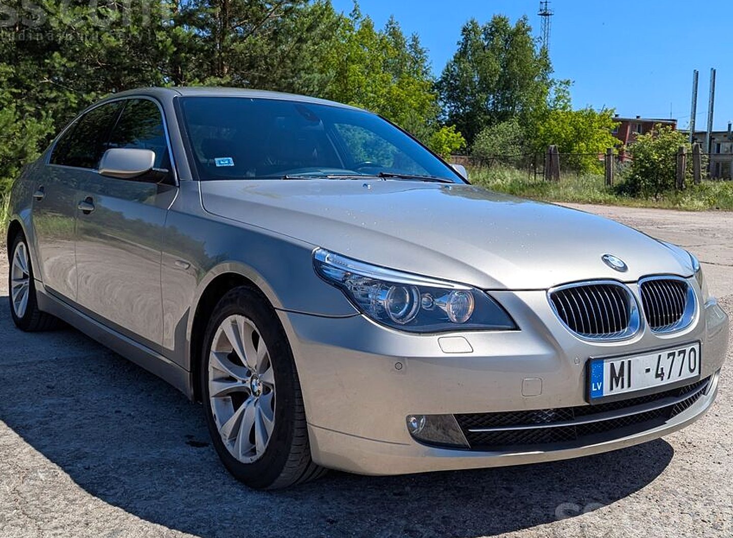 BMW 520 — foto 2