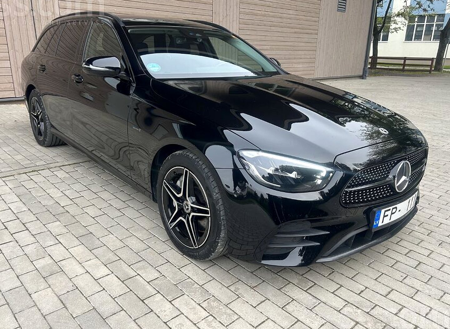 Mercedes-Benz E300 — foto 4
