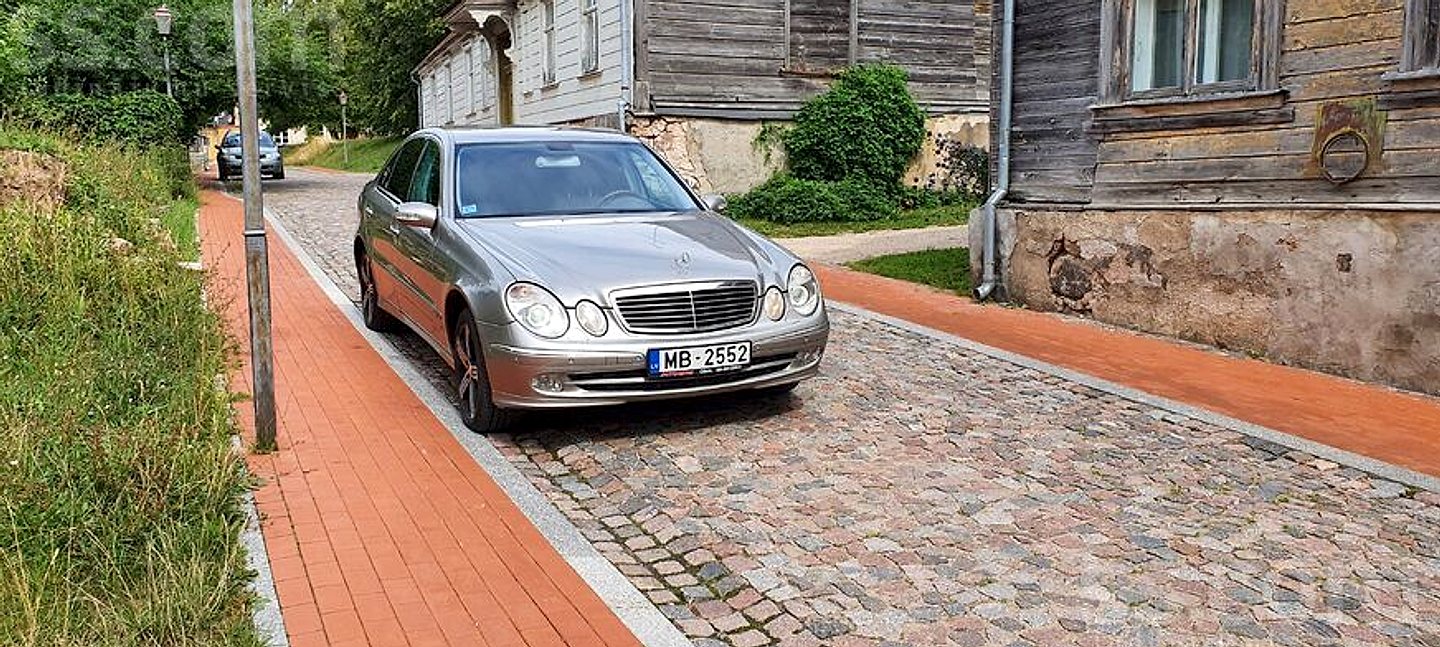 Mercedes-Benz E500 — foto 3