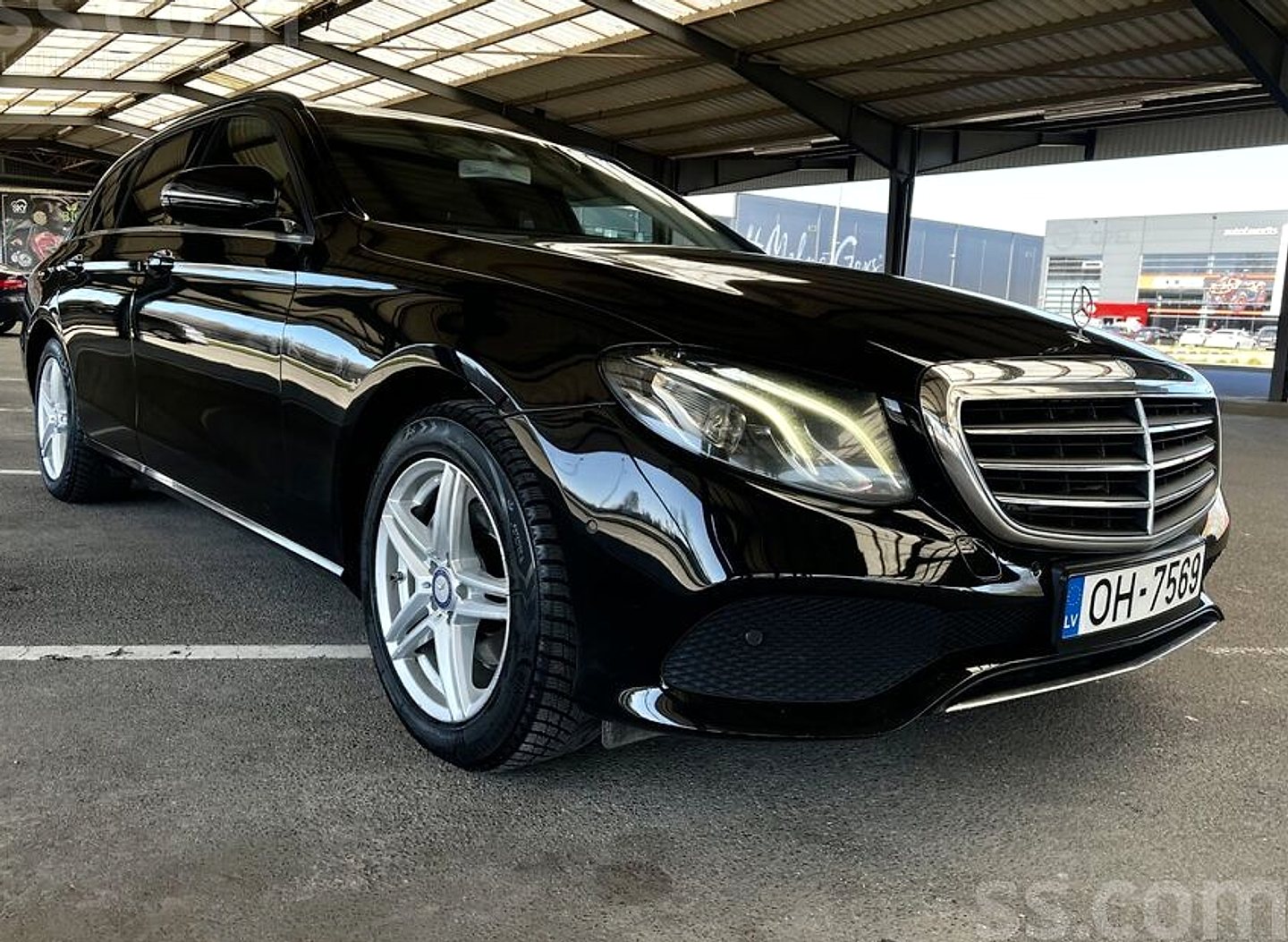 Mercedes-Benz E220 — foto 5