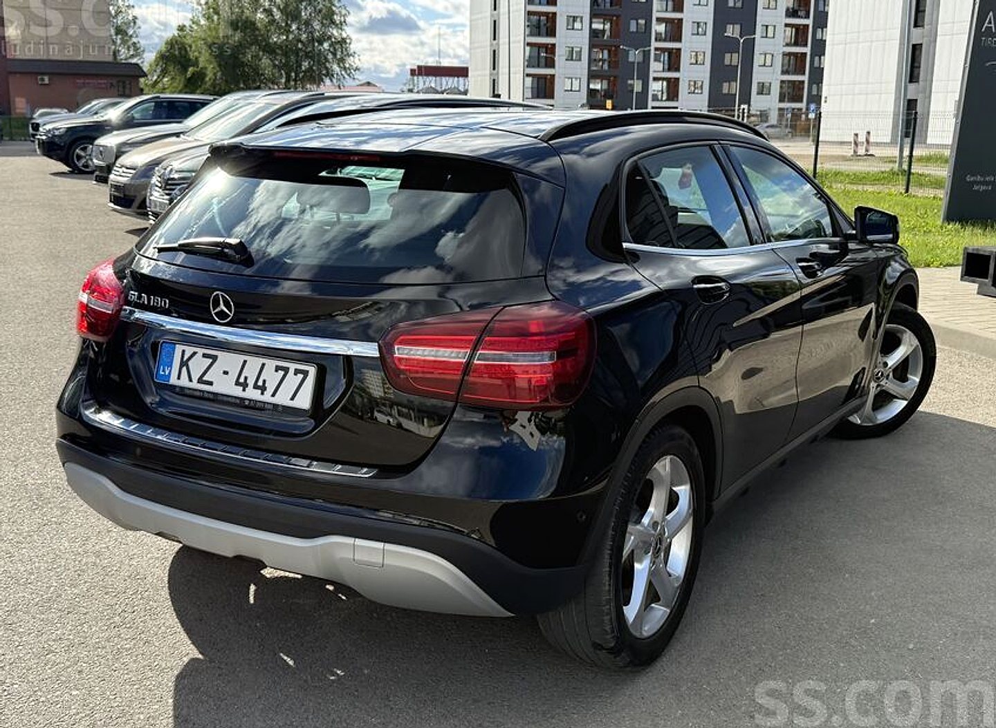 Mercedes-Benz GLA180 — foto 4