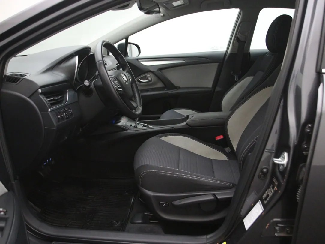 Toyota Avensis — foto 5