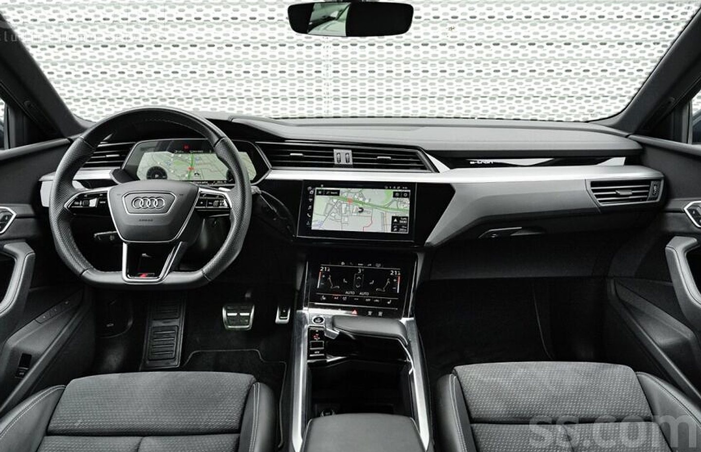 Audi E-tron — foto 6