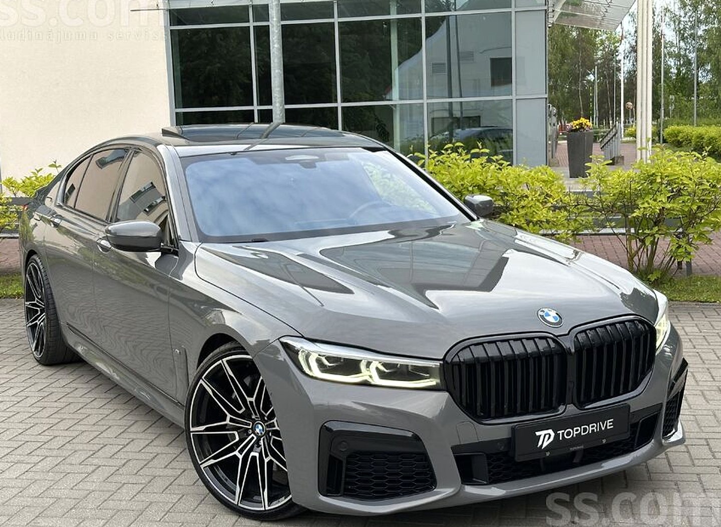 BMW 750 — foto 2