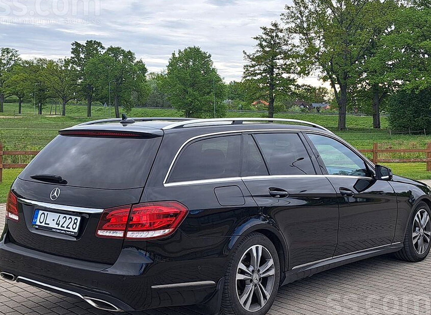 Mercedes-Benz E220 — foto 5