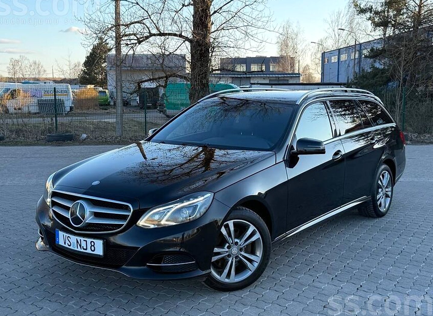 Mercedes-Benz E350 — foto 5