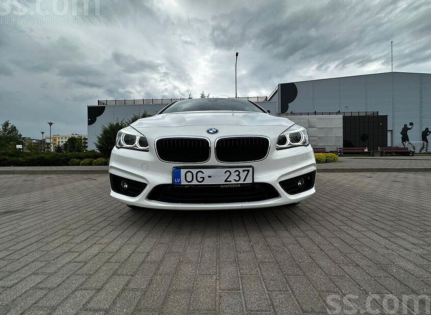 BMW 218 — foto 3