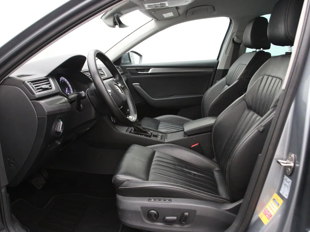 Škoda Superb — foto 5