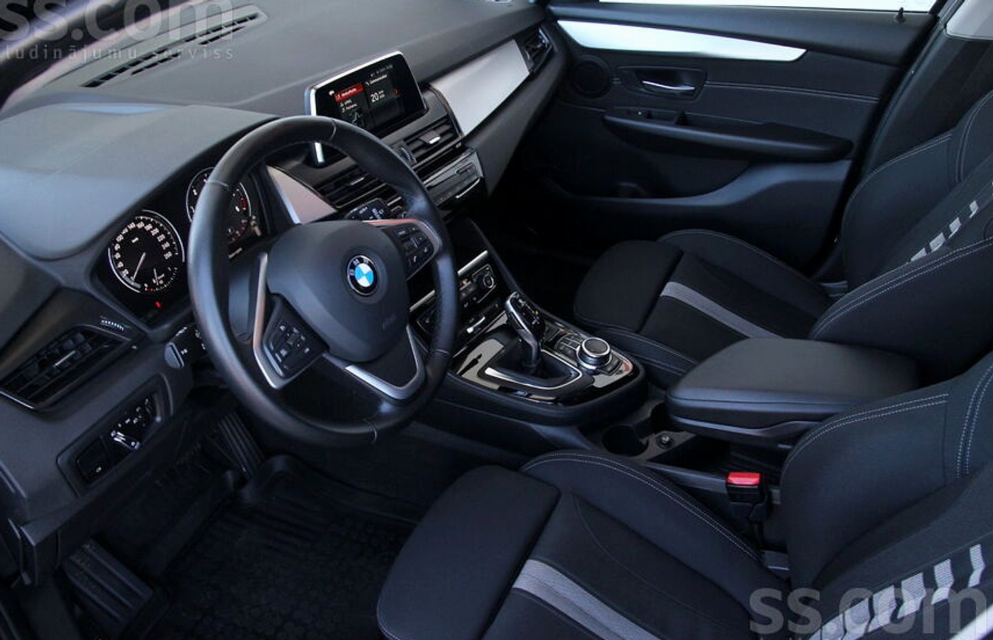 BMW 218 — foto 5