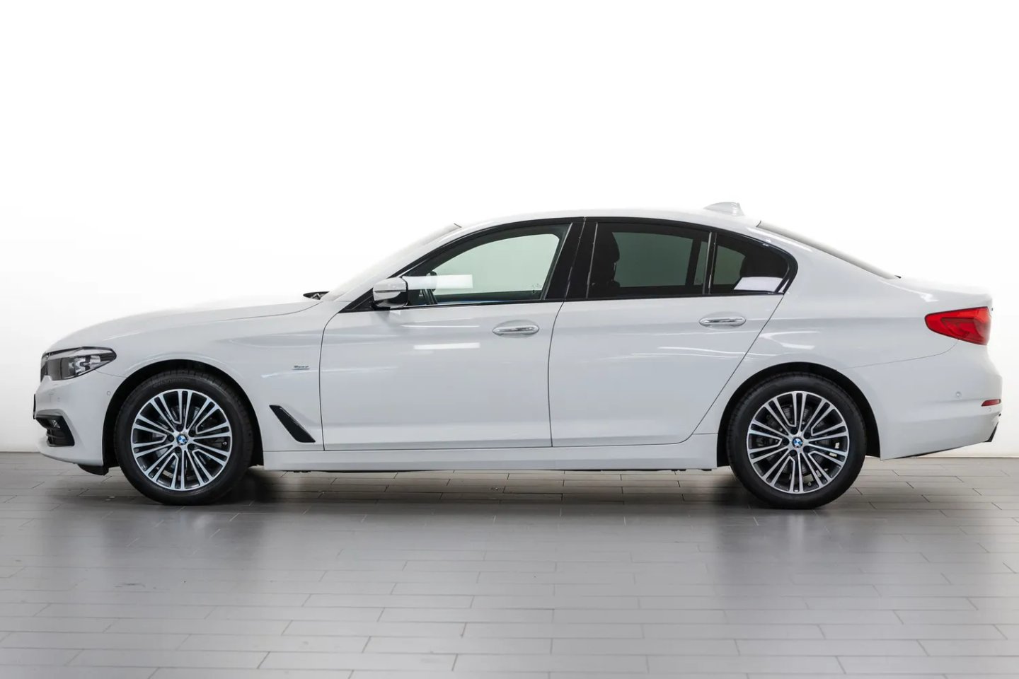 BMW 520 — foto 2