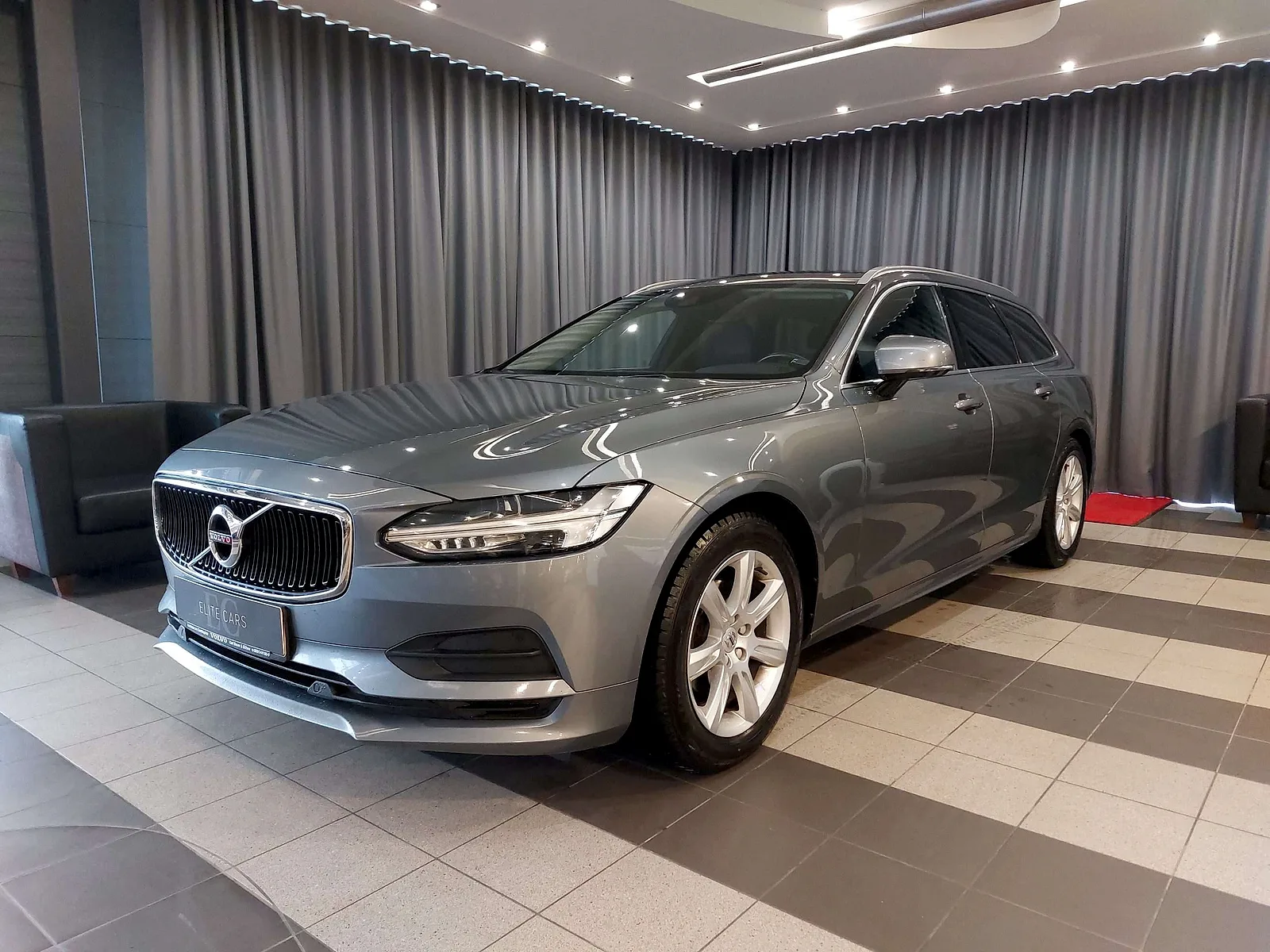 Volvo V90 D4, 2018. gads