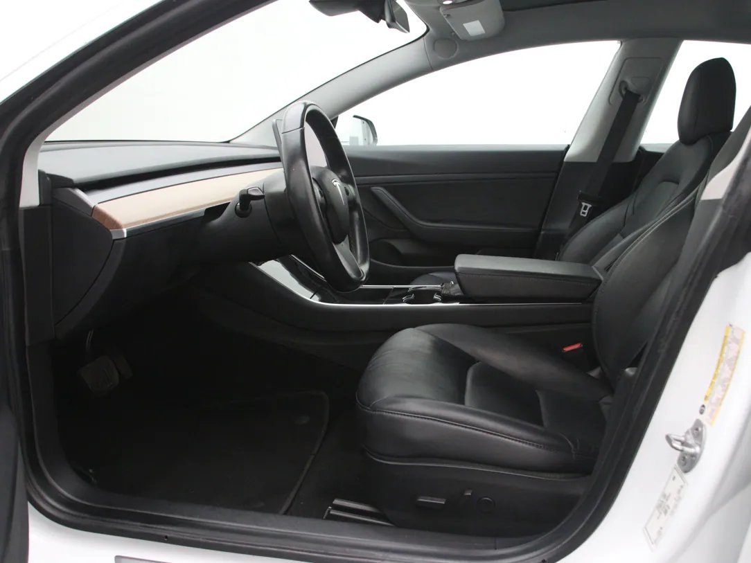 TESLA Model 3 — foto 5