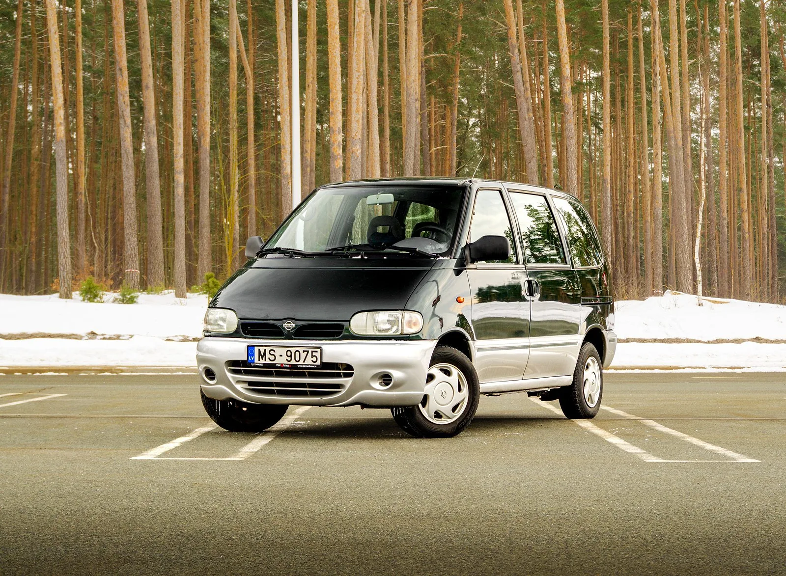 Nissan SERENA, 2000. gads