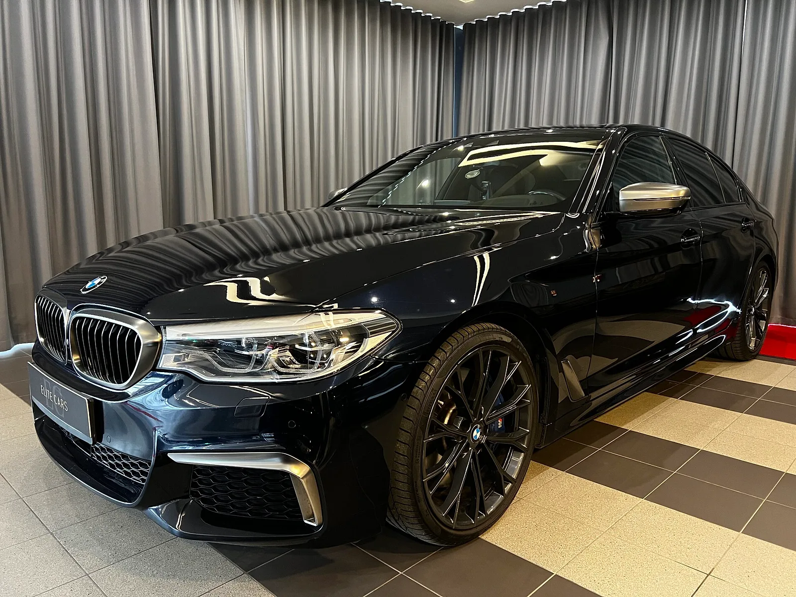 BMW M550i, 2017. gads