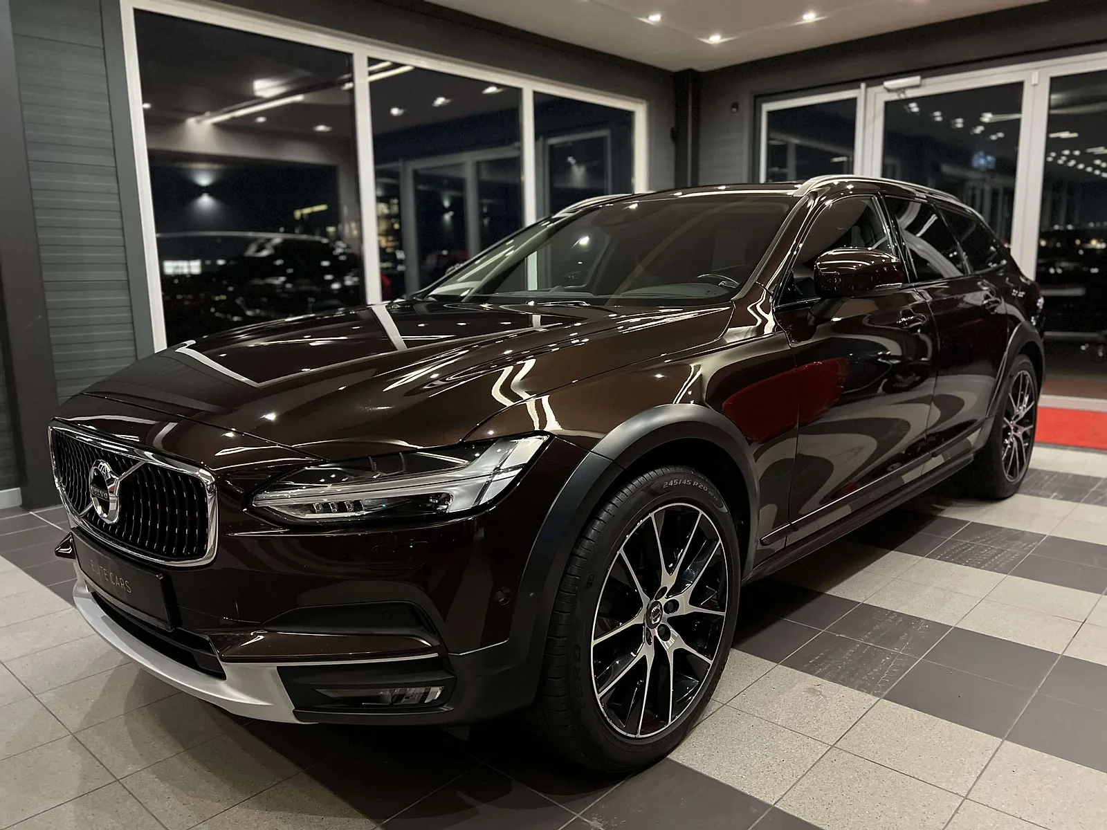 Volvo V90 Cross Country D5, 2017. gads
