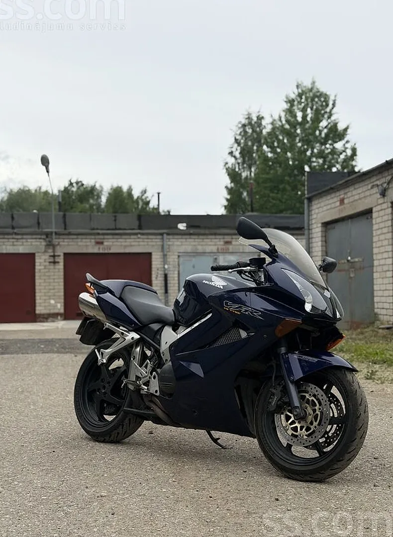Honda Vfr800, 2002. gads