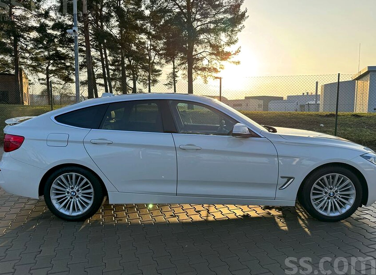 BMW 320 — foto 2