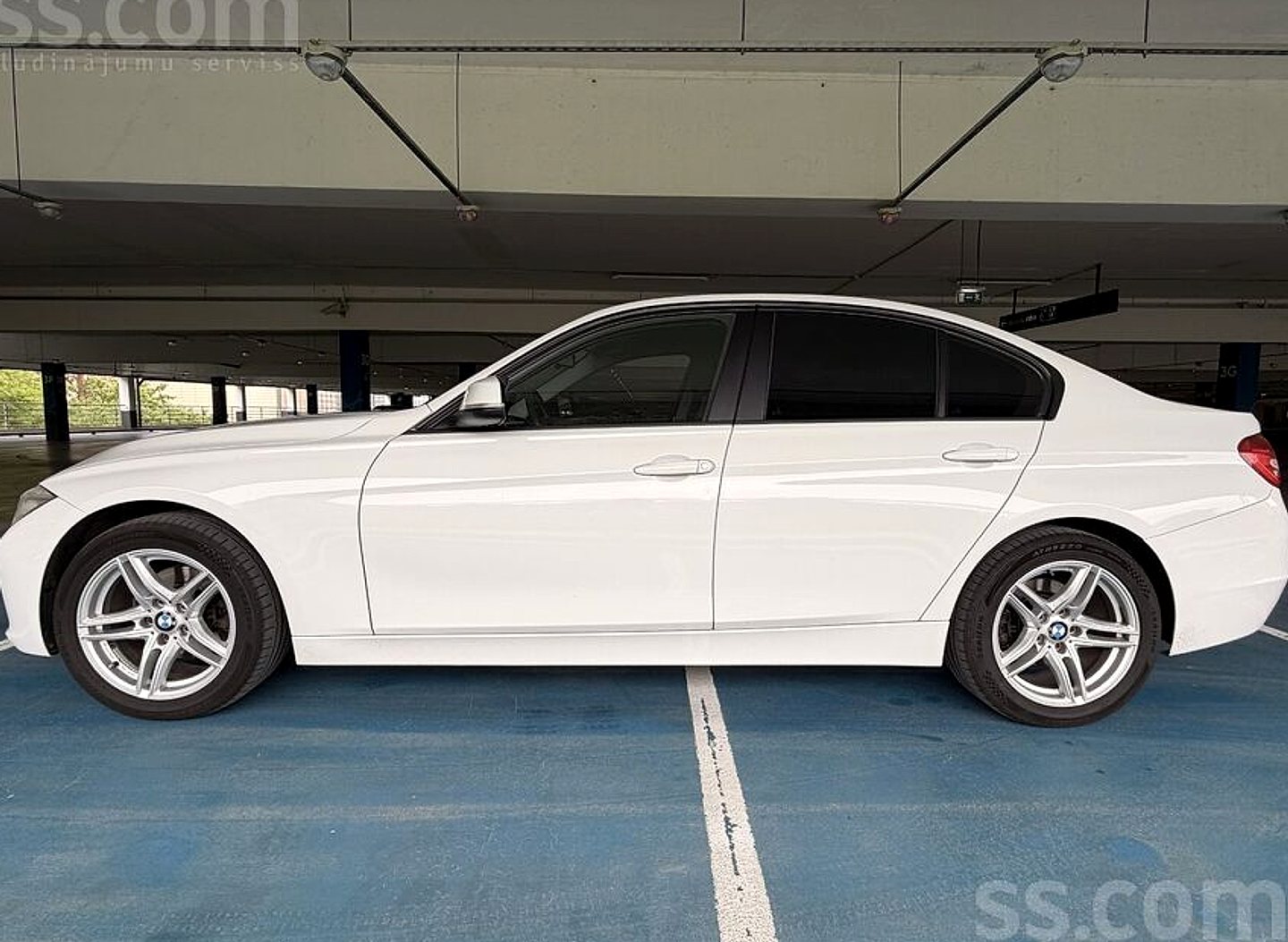 BMW 320 — foto 3