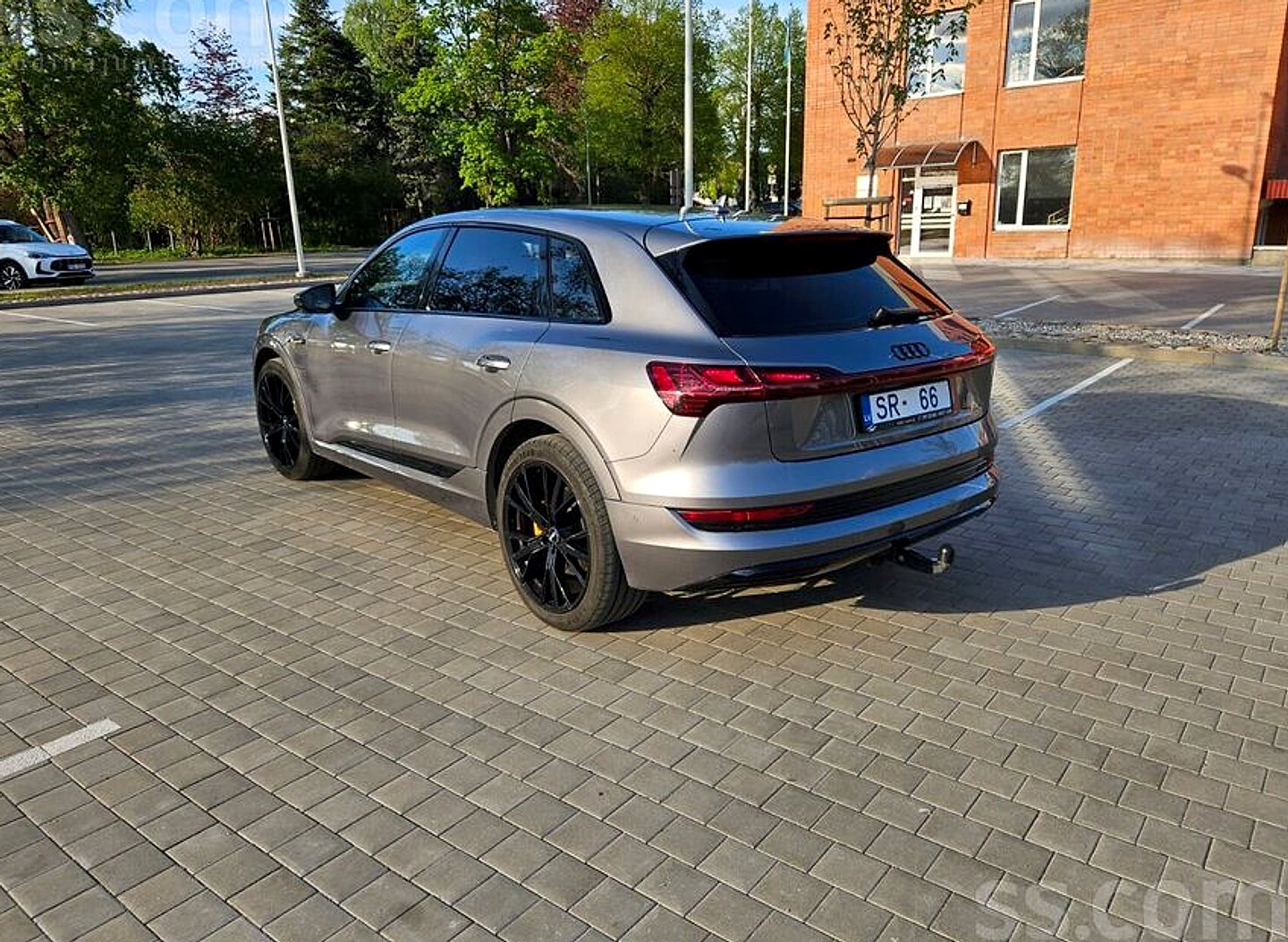 Audi E-tron — foto 2