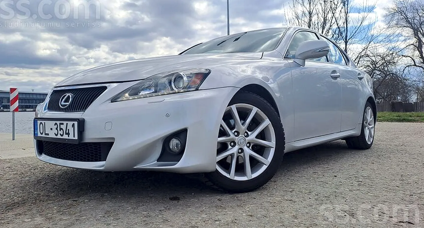 Lexus IS, 2011. gads