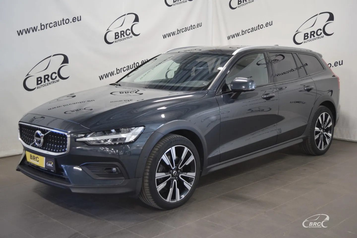 Volvo V60 Cross Country, 2020. gads