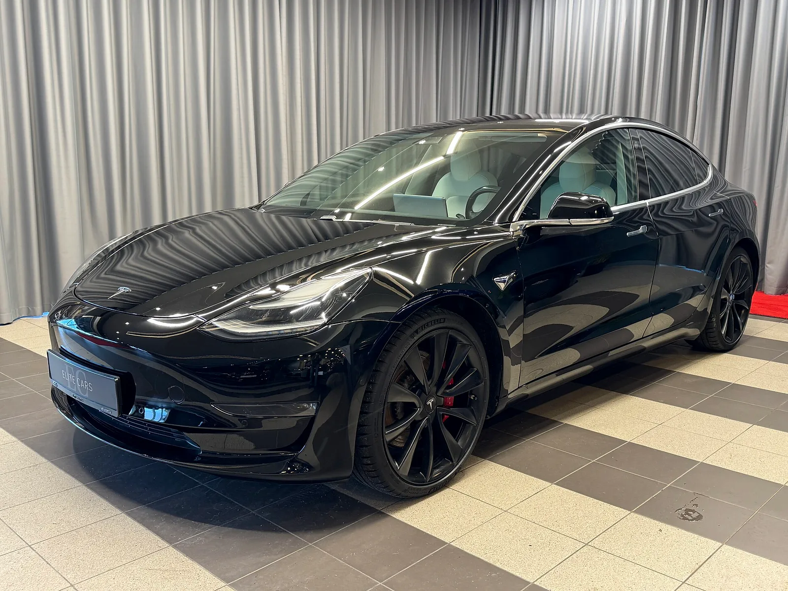 Tesla Model 3, 2019. gads