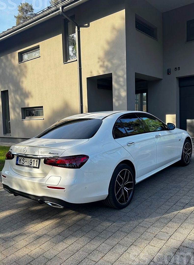 Mercedes-Benz E300 — foto 4