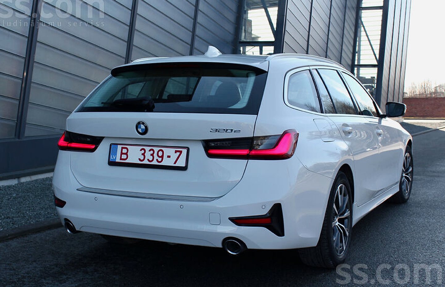 BMW 320 — foto 2