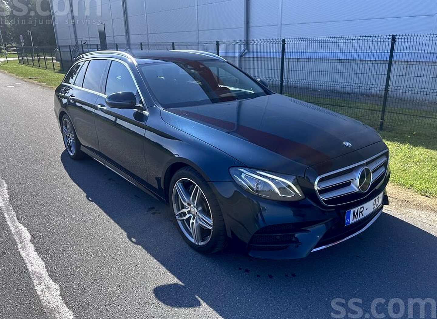 Mercedes-Benz E220 — foto 4