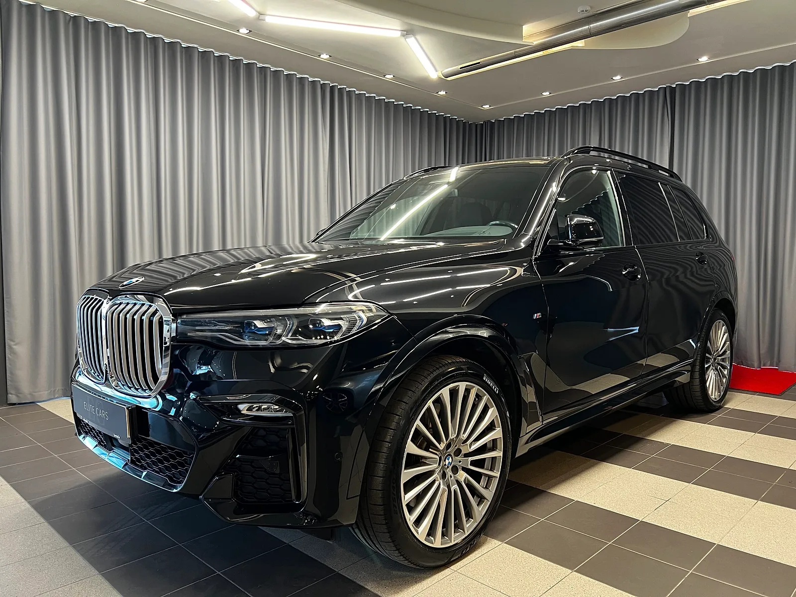BMW X7, 2020. gads