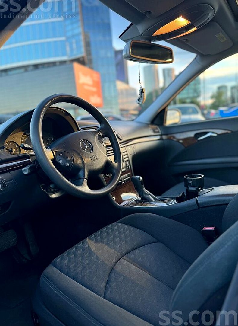 Mercedes-Benz E270 — foto 5