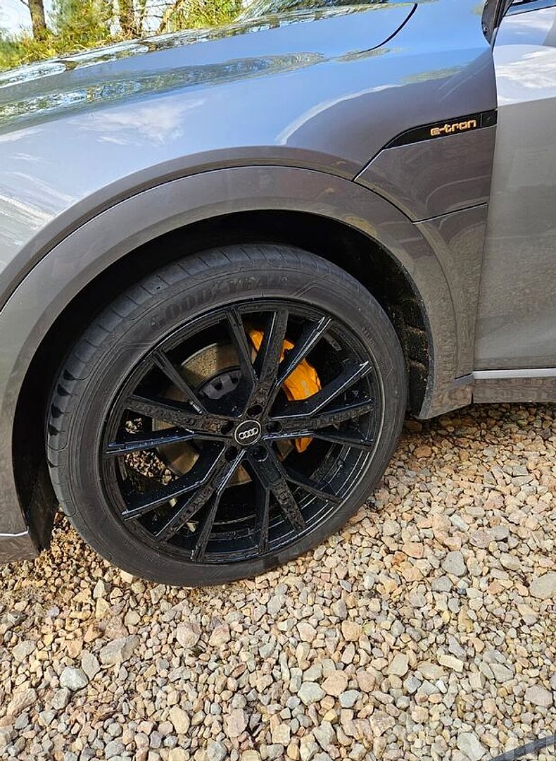 Audi E-tron — foto 6