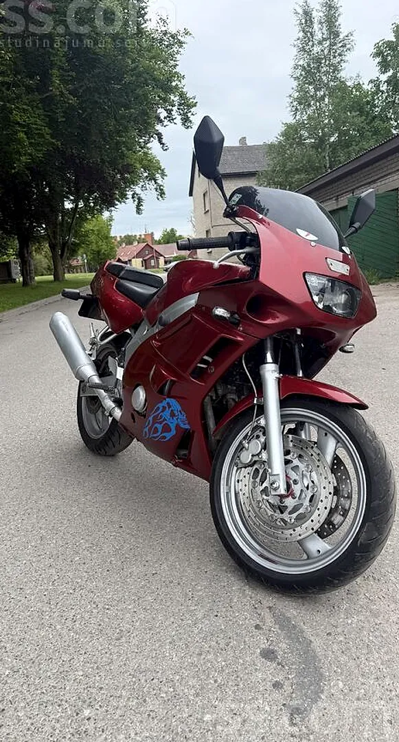 Yamaha Fzr600