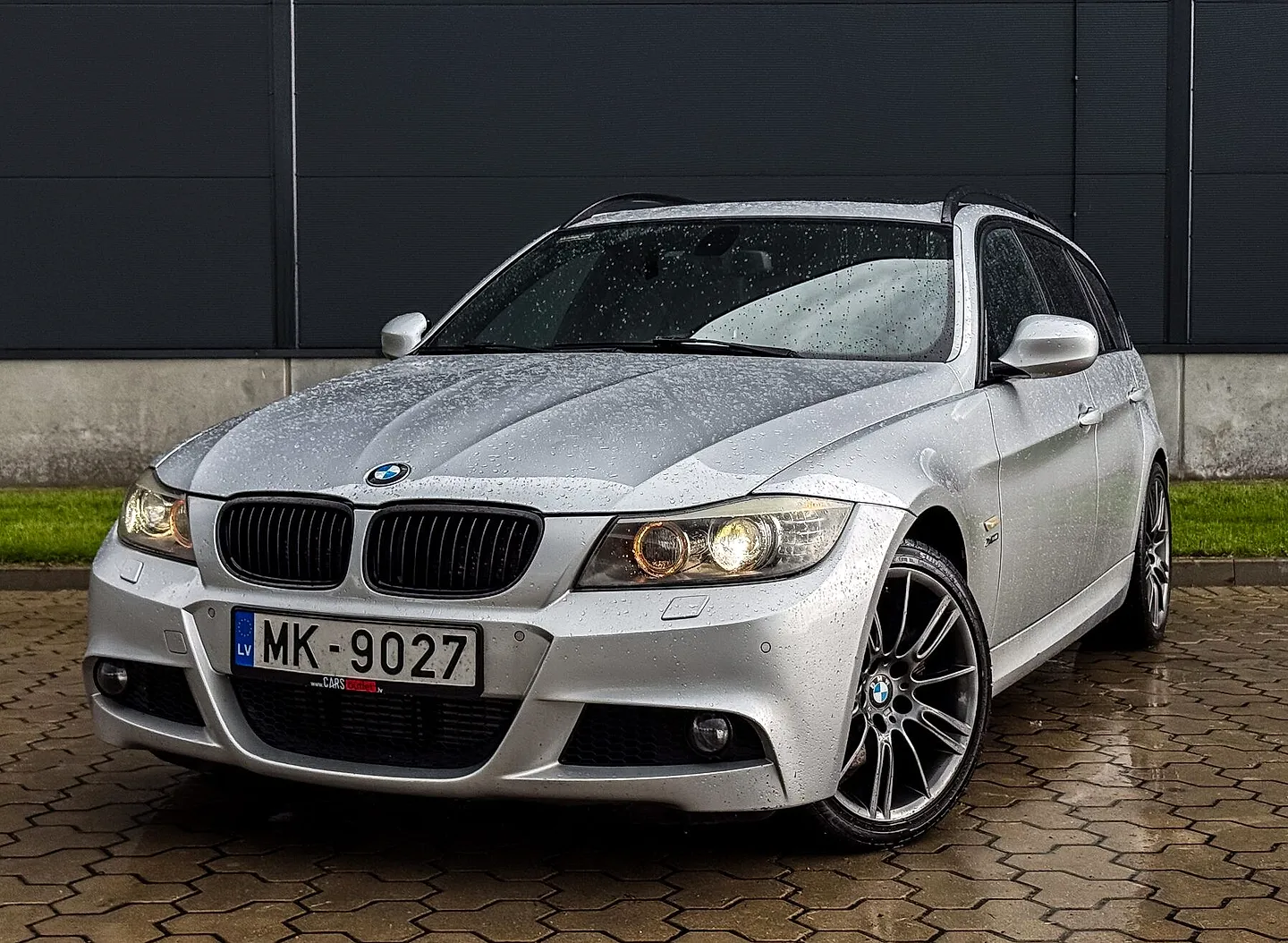 BMW 330, 2009. gads
