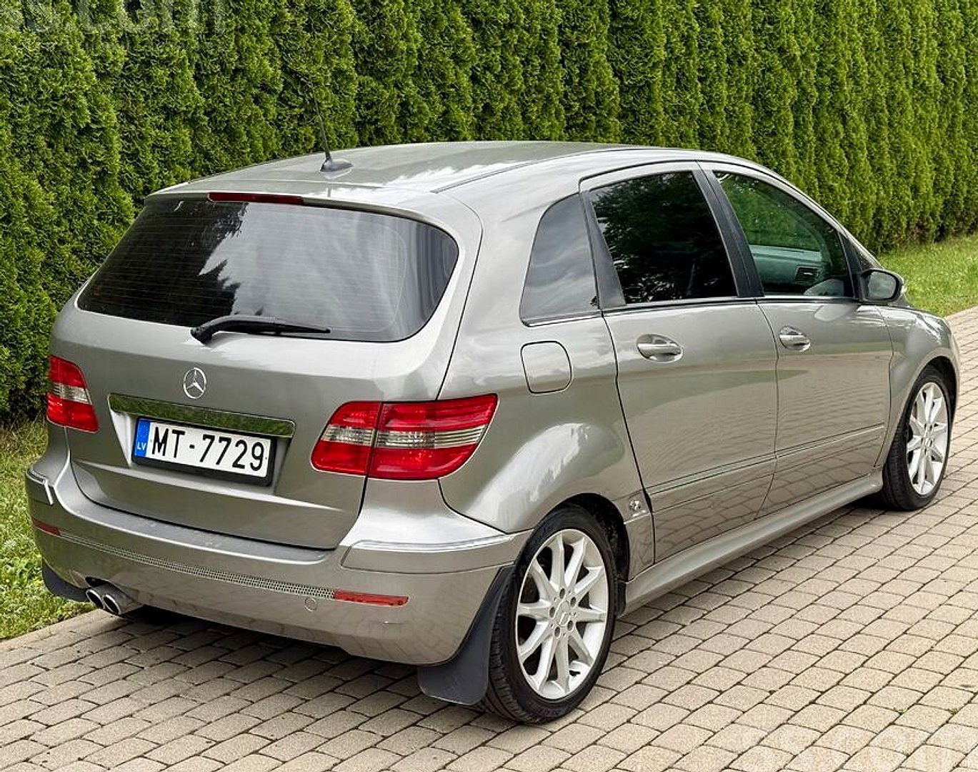 Mercedes-Benz B200 — foto 4