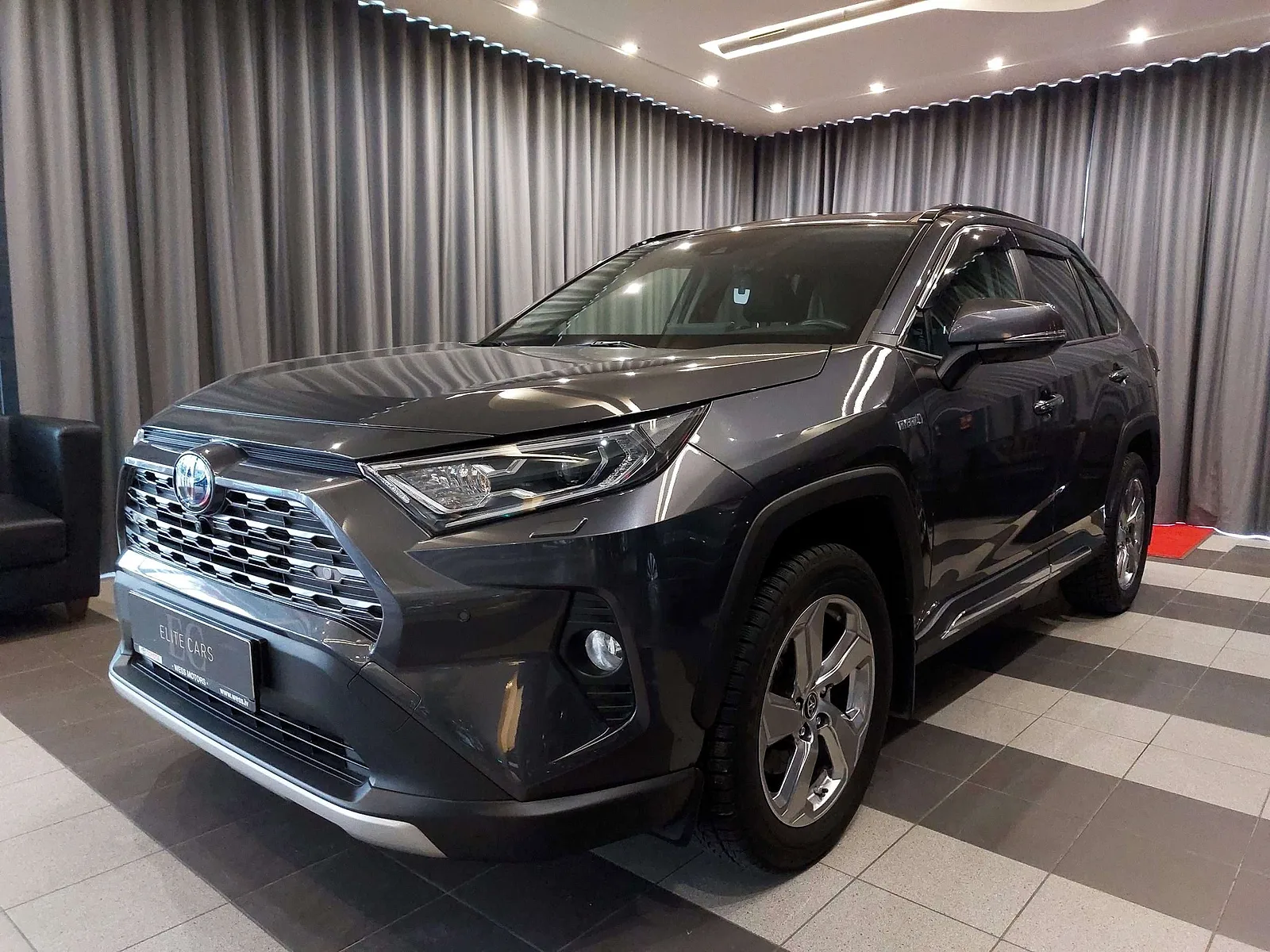 Toyota Rav4 Hybrid, 2019. gads