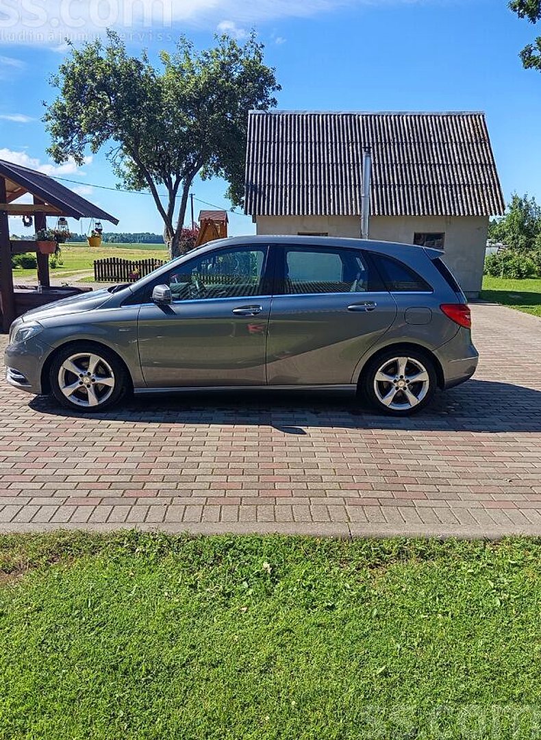 Mercedes-Benz B200 — foto 2