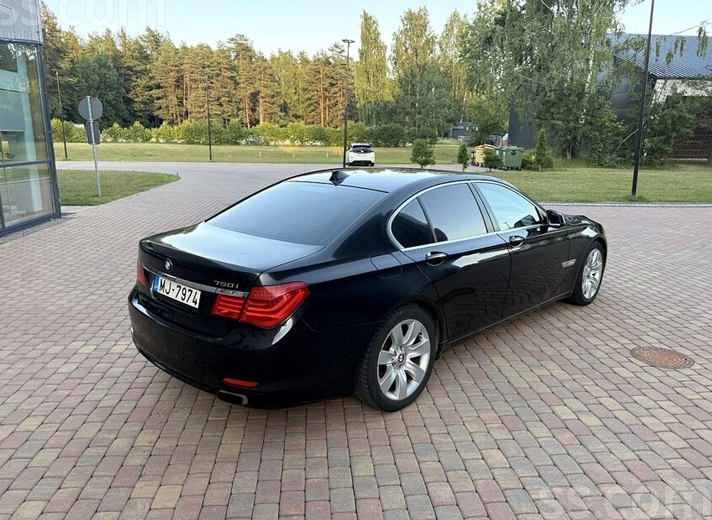 BMW 750 — foto 4