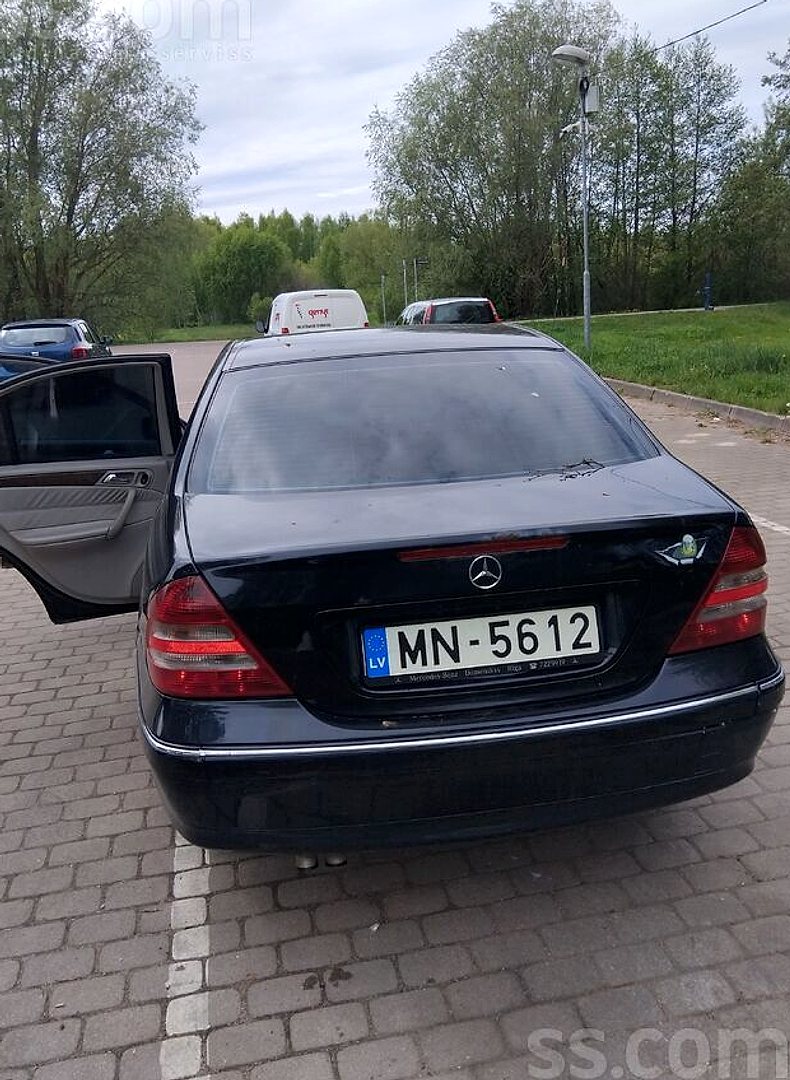 Mercedes-Benz C200 — foto 2