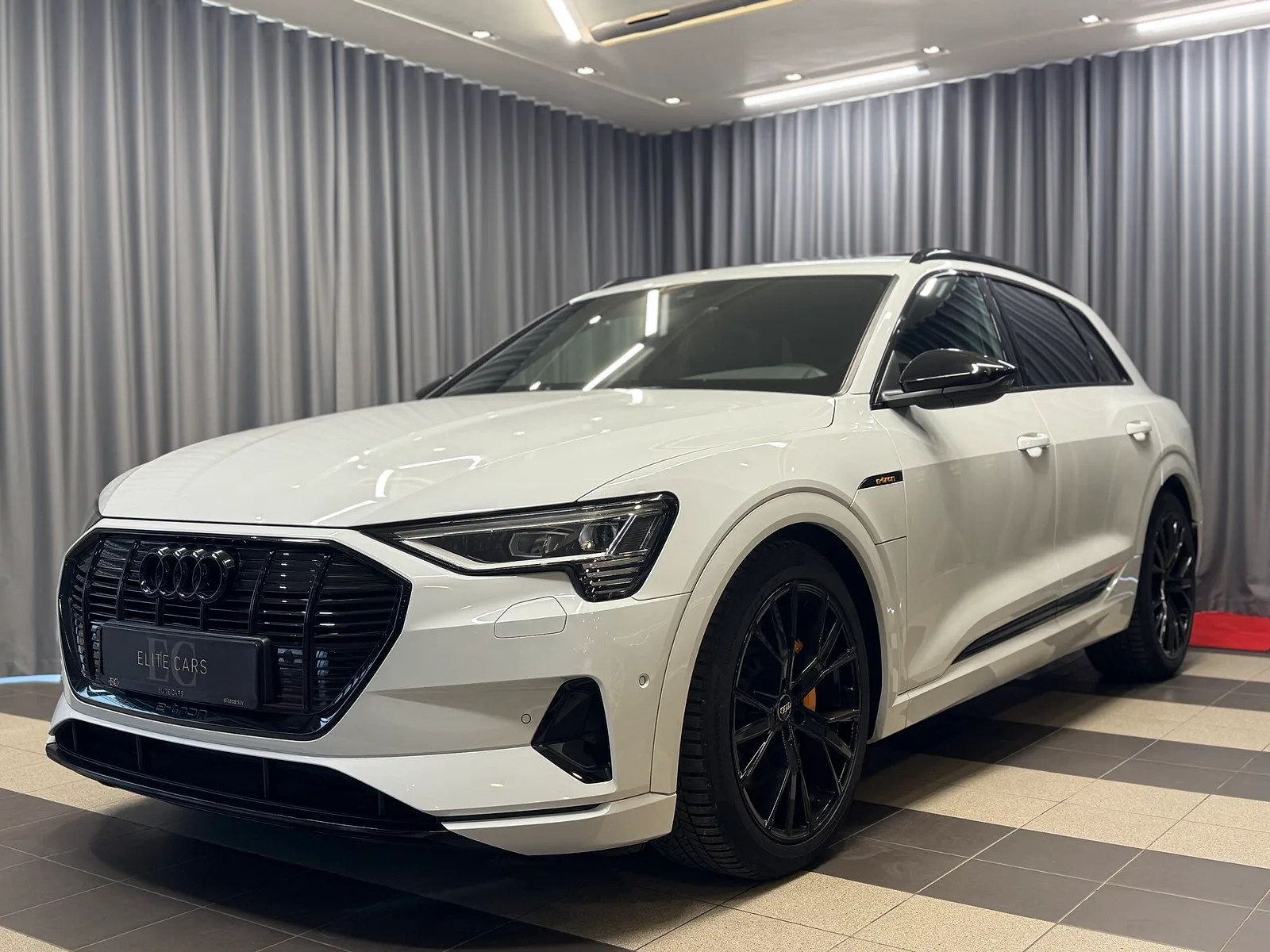 Audi E-Tron 55, 2019. gads